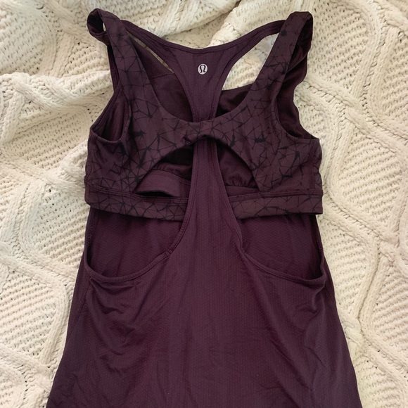 Lululemon 2-in-1 yoga maroon tank top - Picture 2 of 3